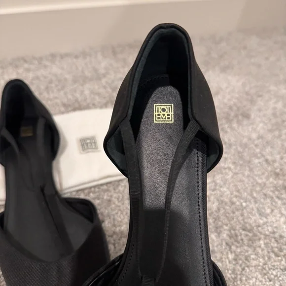 Toteme T-strap Flats Black Pointed Toe Minimalist Size 38 NWOT - Picture 6 of 6